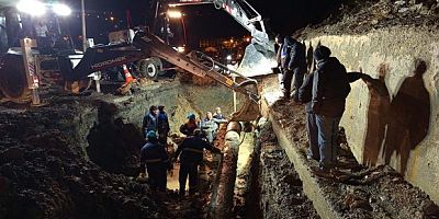 Toprak kayması su hattını vurdu