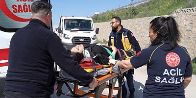 Traktör ile otomobil kafa kafaya çarpıştı: 5 yaralı