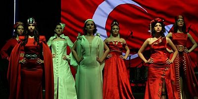 ‘Türk Kırmızısı Ay Beyazı’ defilesi