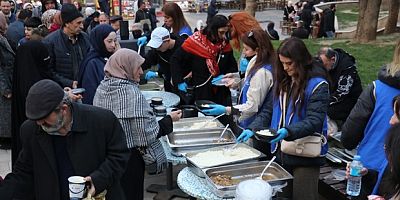 Ulucami iftar geleneğini sürdürdüler