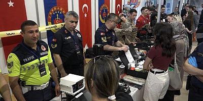 Uludağ Kariyer Fuarı'nda jandarma rüzgarı