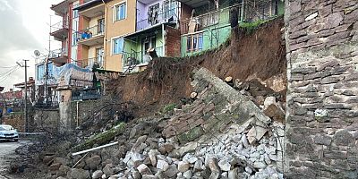 Uşak’ta 3 ev tahliye edildi