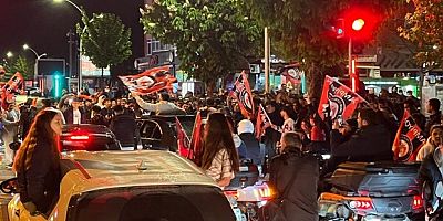 Yarı final galibiyetini coşkuyla kutladılar