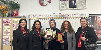 YASAV, 'Yılın Öğretmeni'ni onurlandırdı