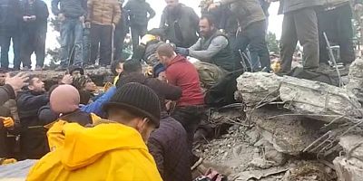 Yıkılan binadan kurtarıldı