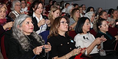 Yüzlerce kadın aynı anda iyilik için ilmek attı