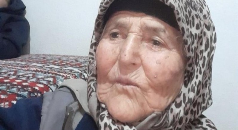 Tarlada uyuyan kadın iş makinesinin altında can verdi