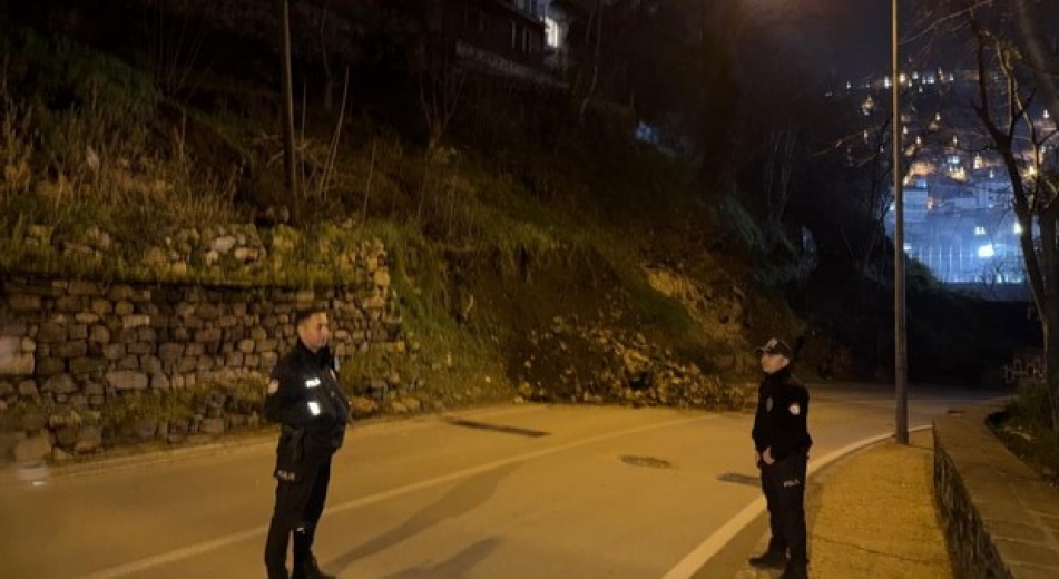 Tophane-Muradiye yolu ulaşıma kapandı