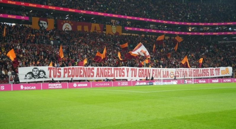 Torreira için özel pankart