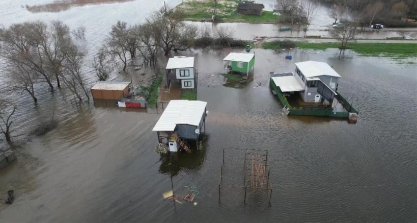 Ulubat Gölü taştı