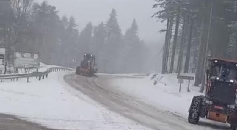Uludağ’da bayramda kar sürprizi