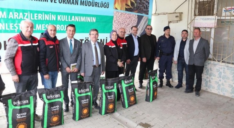 Yağlık ay çiçek tohumu dağıtımı yapıldı