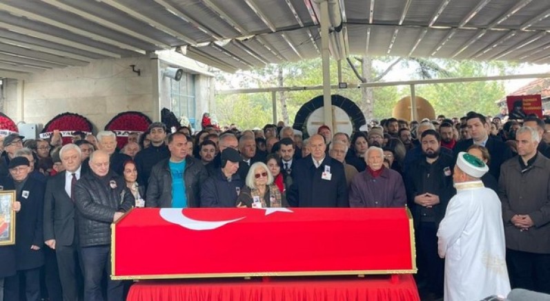 Yalçın Küçük son yolculuğuna uğurlandı