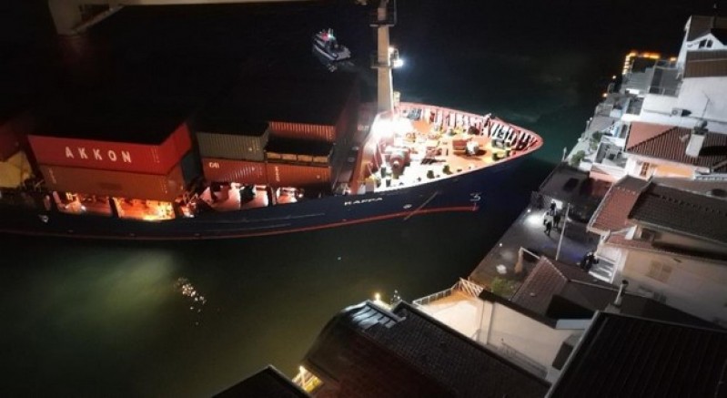 Yalıya metreler kala karaya oturdu