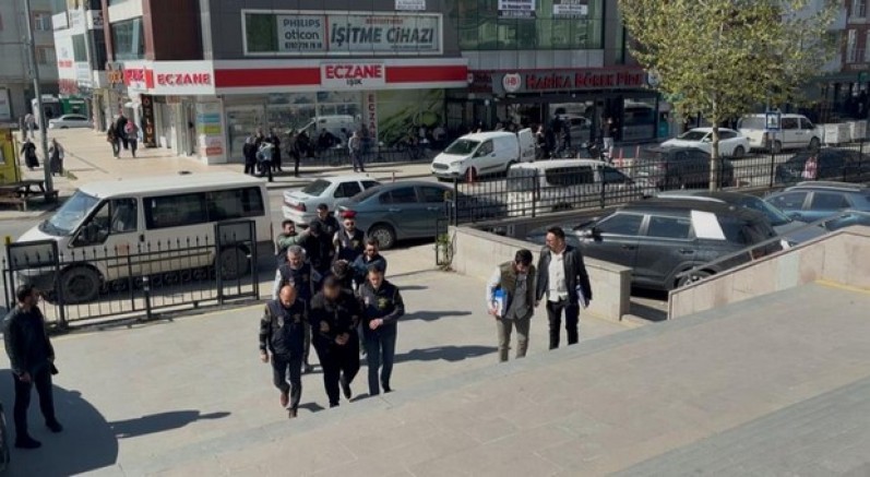 Yaşlı kadınları milyonluk vurgunla dolandırmışlar