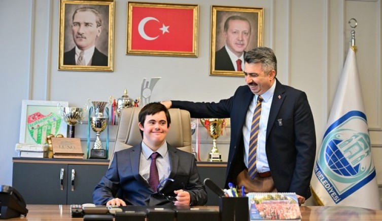 Yıldırım 'Engelleri' sevgiyle aşıyor