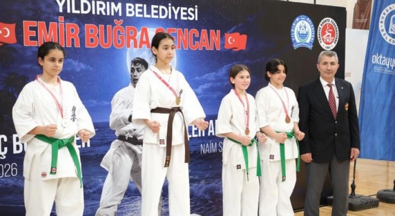 Yıldırımlı karatecilerden madalya yağmuru