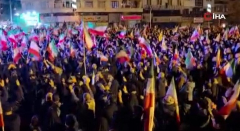 Yüz binler İsrail-ABD saldırılarını protesto ediyor