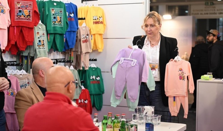 Zorlu küresel şartlarda sektörün umutlarını tazeledi