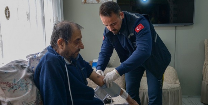 Büyükşehir evde bakım ve temizlik hizmetiyle gönüllere dokunuyor