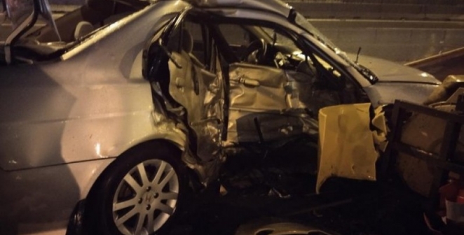 Ataşehir’de bariyerlere ok gibi saplandı: 1 Ağır yaralı