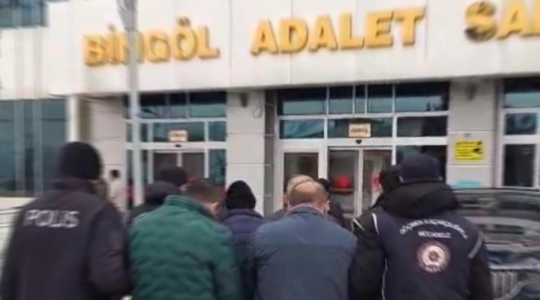 12 düzensiz göçmen yakalandı