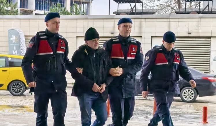 13 yıl hapis cezasıyla aranıyordu