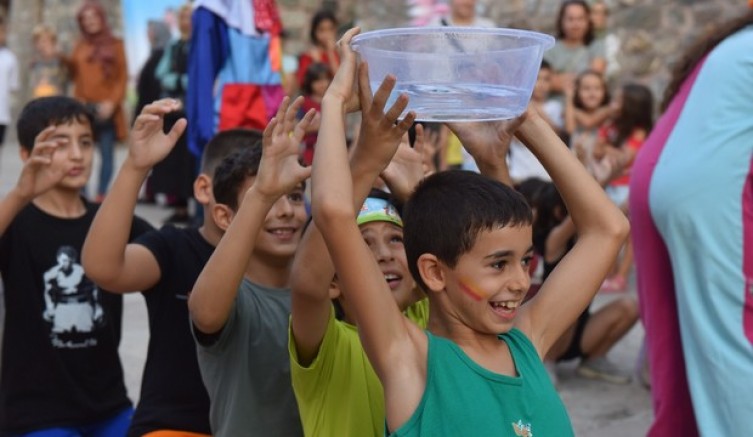 15 bin çocuk sokak oyunlarında buluştu