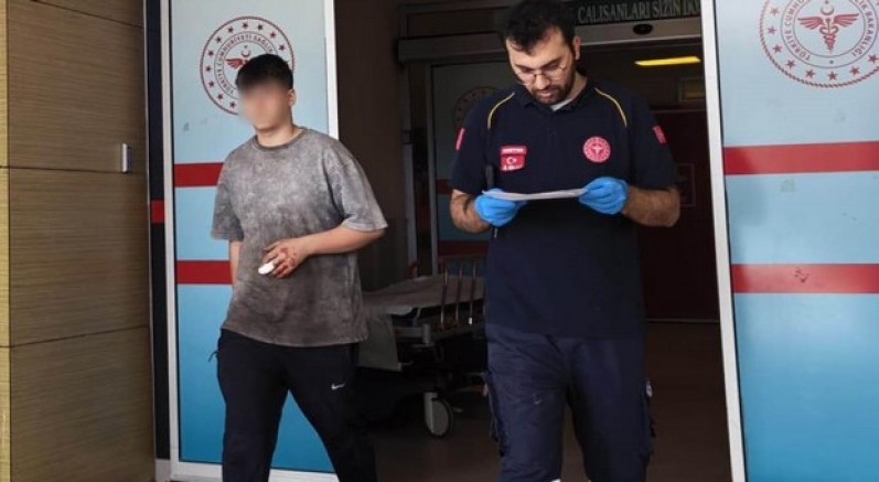 16 yaşındaki gencin parmağı koptu
