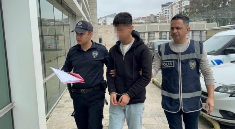 17 yaşındaki çocuk boynundan bıçaklandı