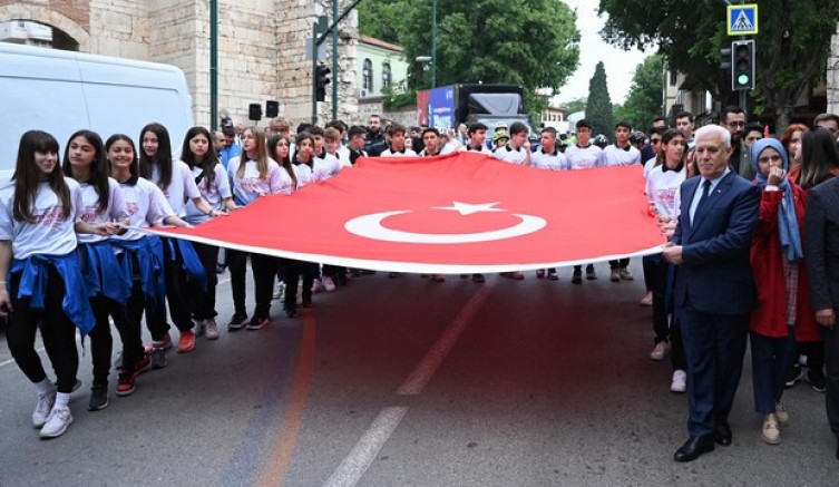 19 Mayıs coşkusu kortej yürüyüşüyle başladı