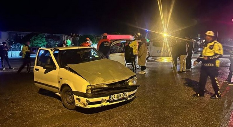 2 aracın çarpıştığı kazada 5 kişi yaralandı