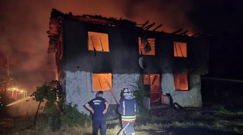 2 katlı ev küle döndü