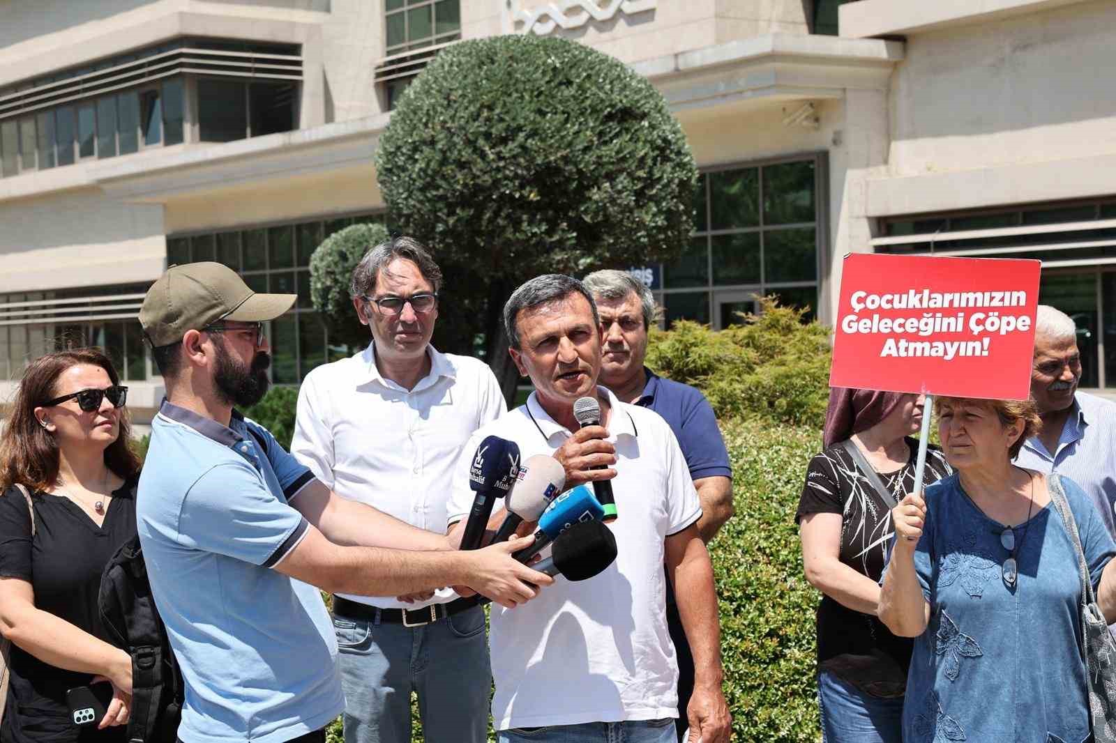 Katı atık tesisine karşı imzalar Bursa Büyükşehir’e teslim edildi