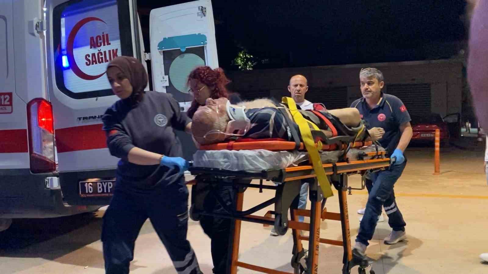 İnegöl'de devrilen traktörün sürücüsü ağır yaralandı