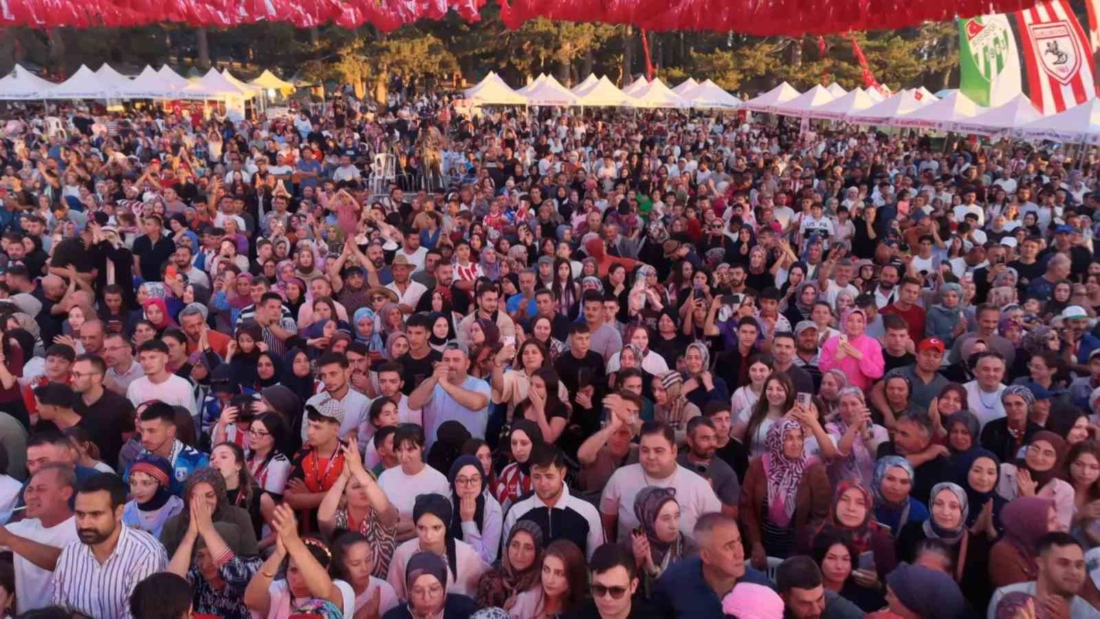 Samsun Festivali’ni duyan 75 bin kişi yaylaya akın etti