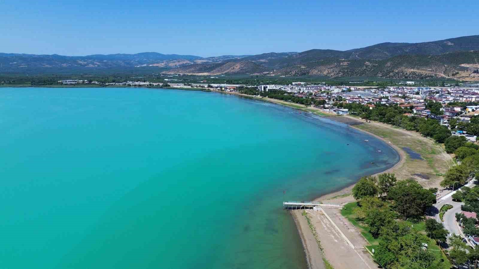 Turkuaza bürünen İznik Gölü mest etti