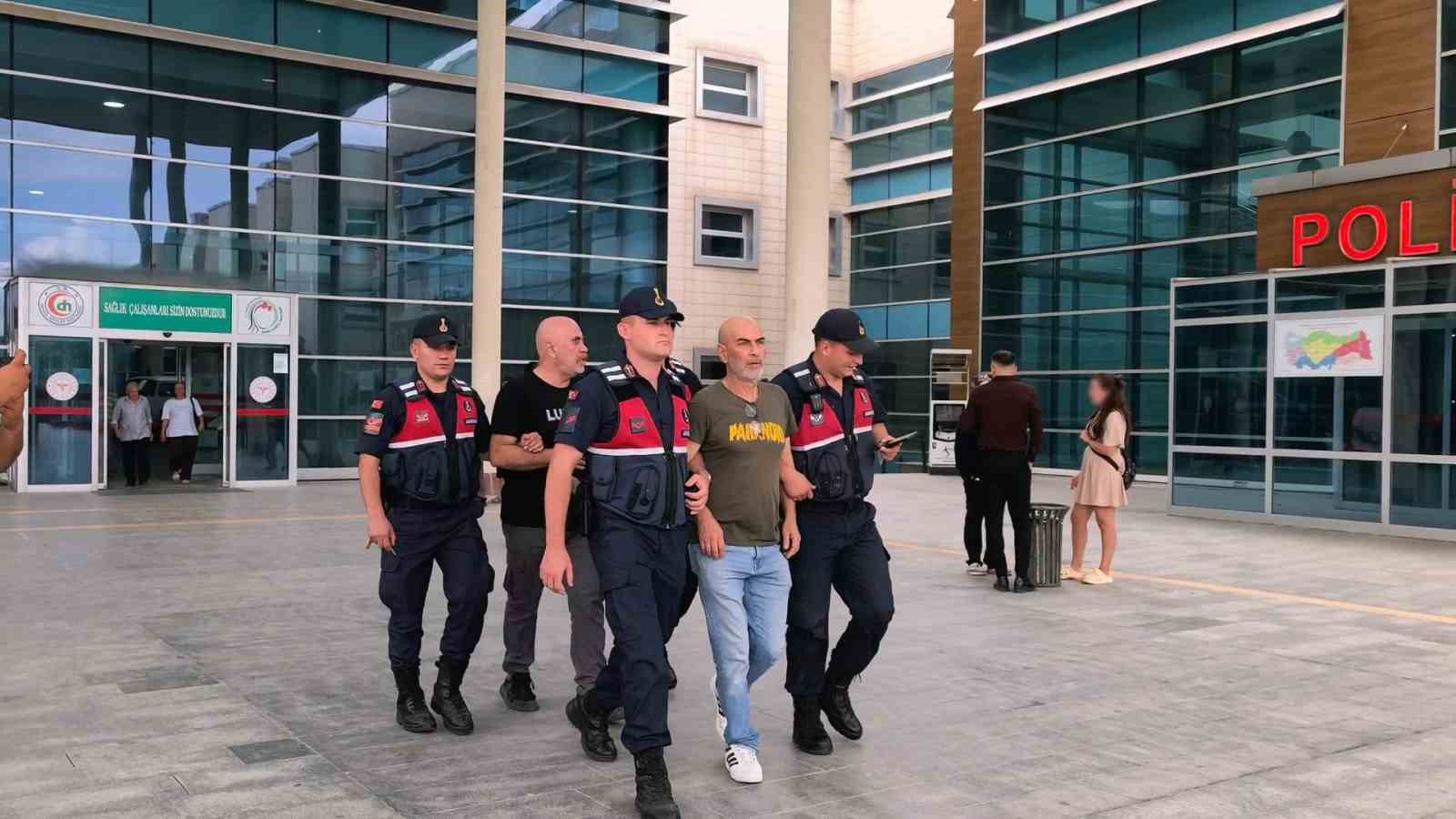 Ünlü yönetmen Ezel Akay ve kardeşi adliyeye sevk edildi
