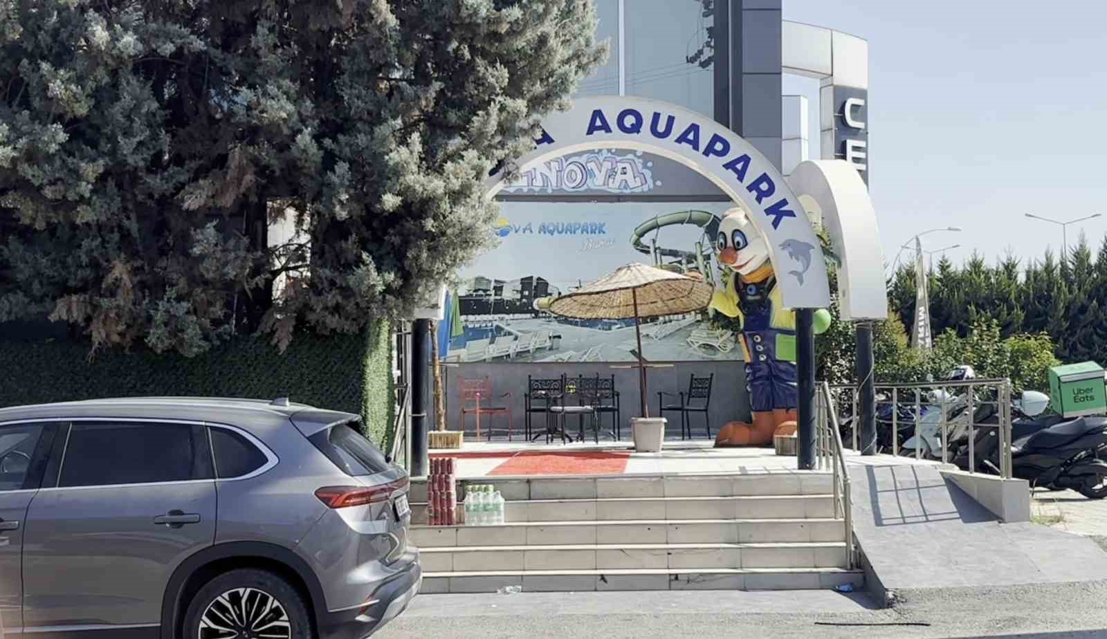 Küçük temizlikçi havuz kaydırağından düşüp ağır yaralandı