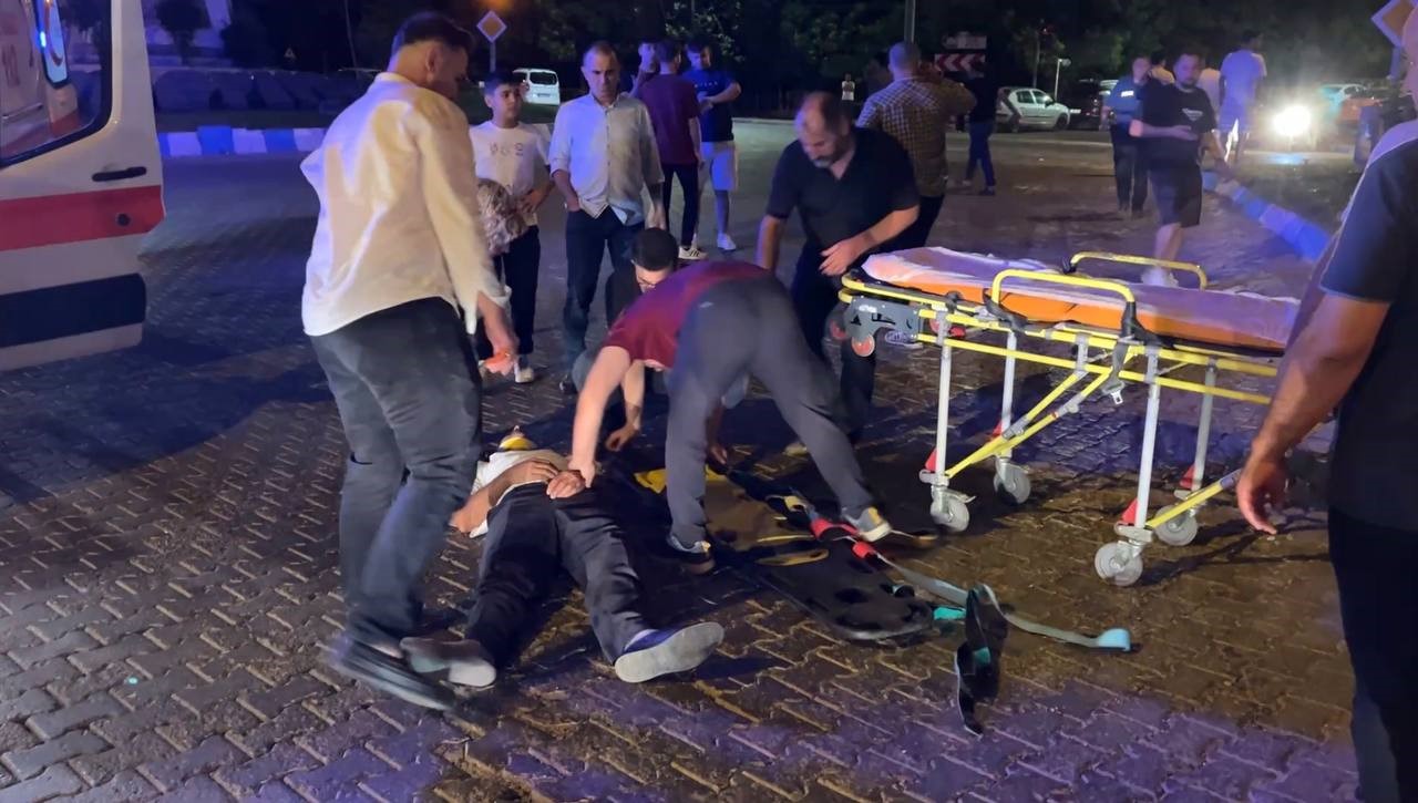 İki otomobilin çarpıştığı kazada 3 kişi yaralandı