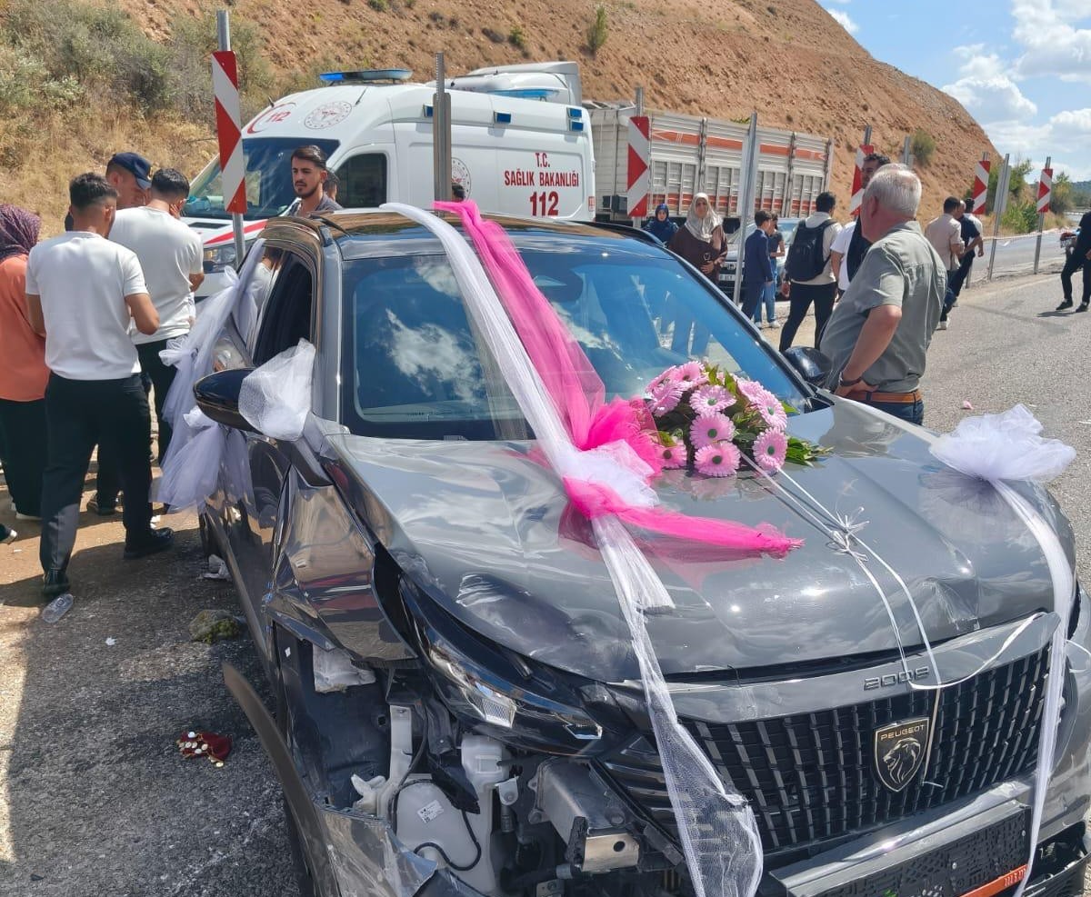 Malatya’da düğün konvoyunda kaza: 9 yaralı