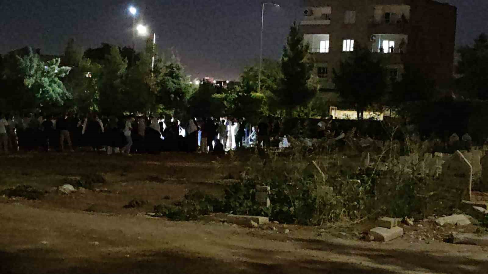 Mezarlıkta silahlı saldırı: Baba, oğlu ve yeğeni öldü