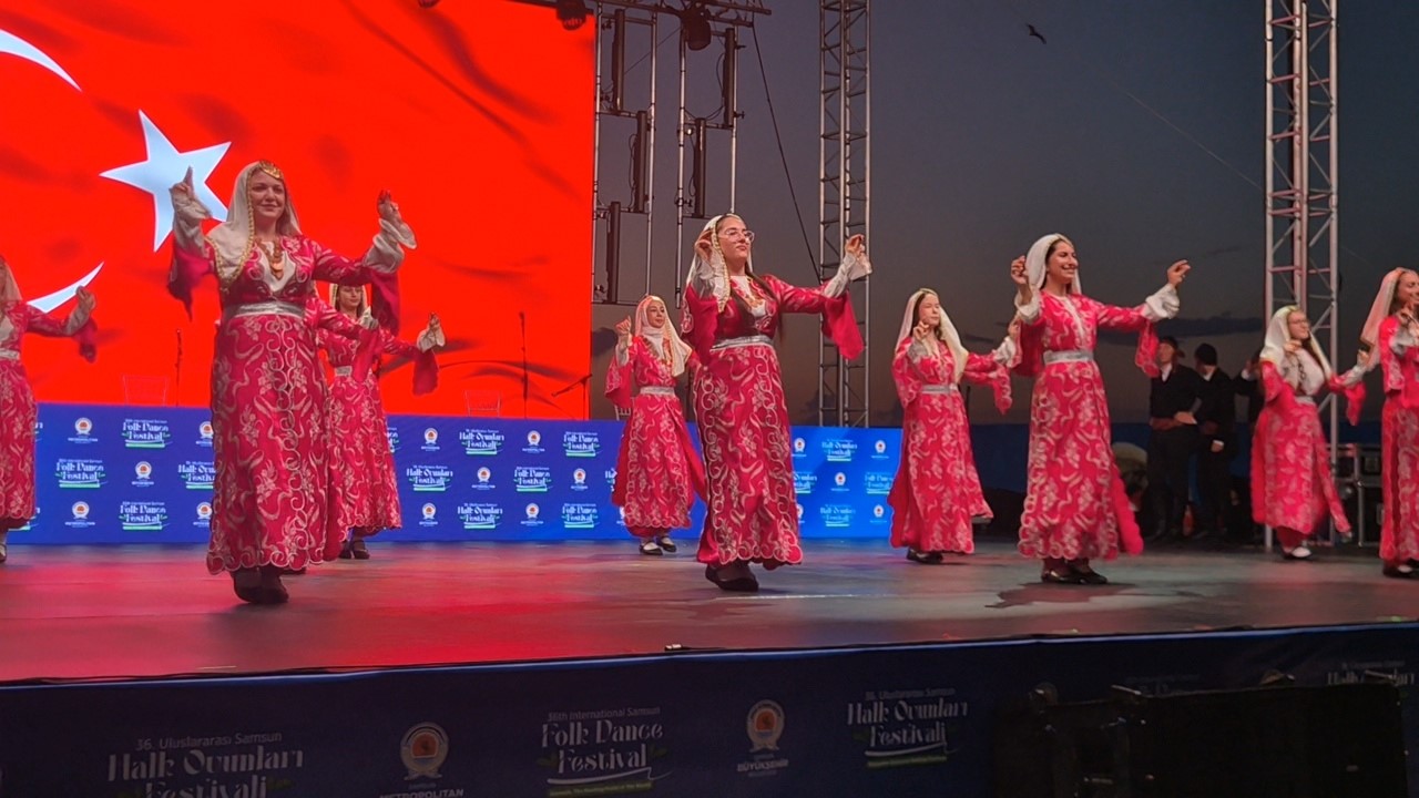 Halk Oyunları Festivali final gösterisiyle sona erdi