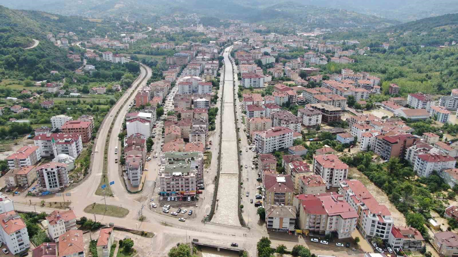12 kişi tahliye edildi, 6 köy yolu ulaşıma kapandı