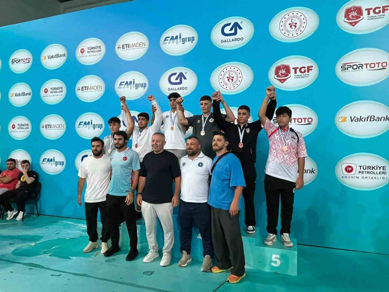 Minikler Güreş Türkiye Şampiyonası’na büyükşehir damgası!