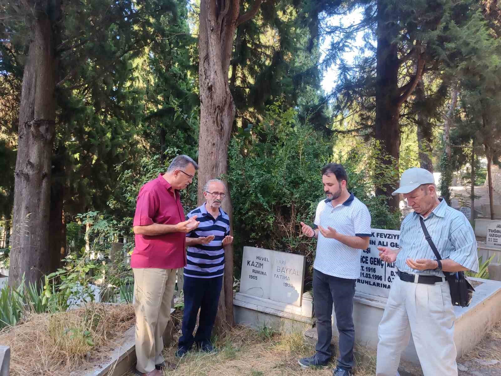 Kazım Baykal mezarı başında anıldı