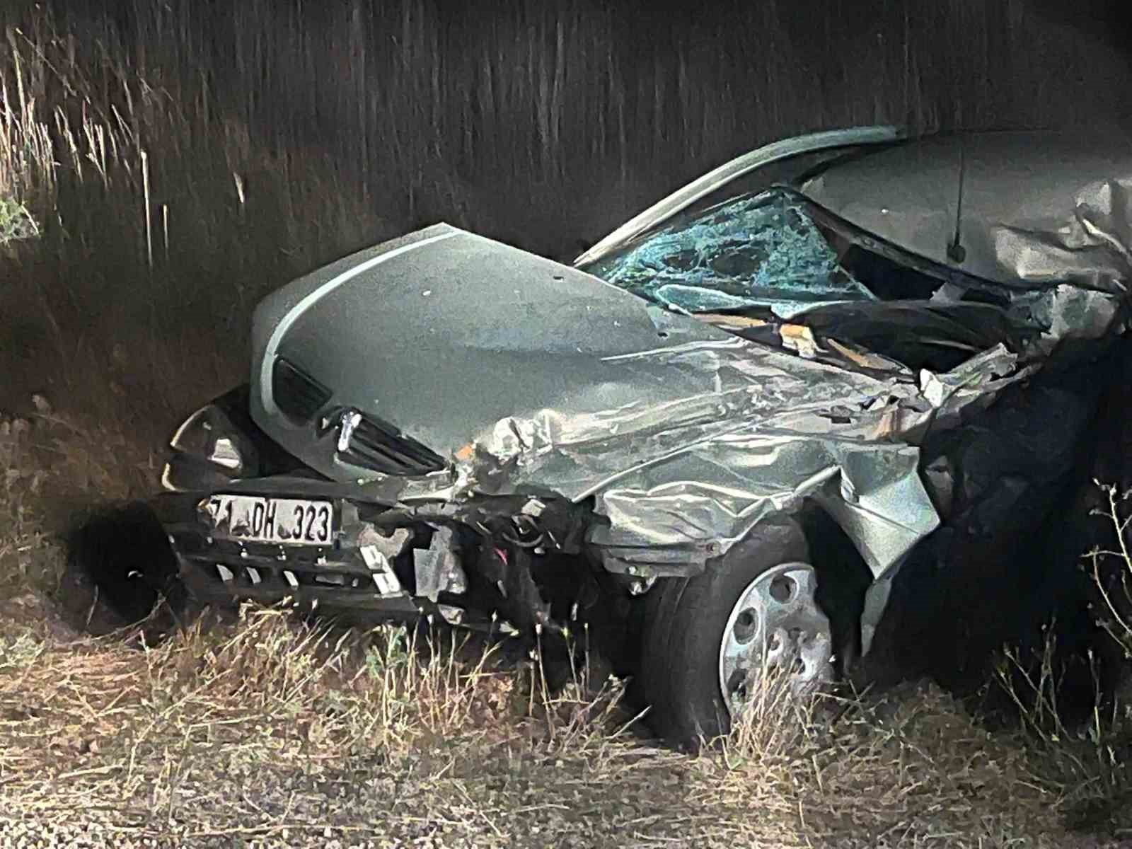 Otomobil, traktöre arkadan çarptı: 1 ölü, 2 yaralı