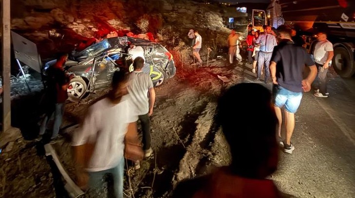 Mardin’de otomobil ile kamyonetin çarpıştı: 3 kişi öldü
