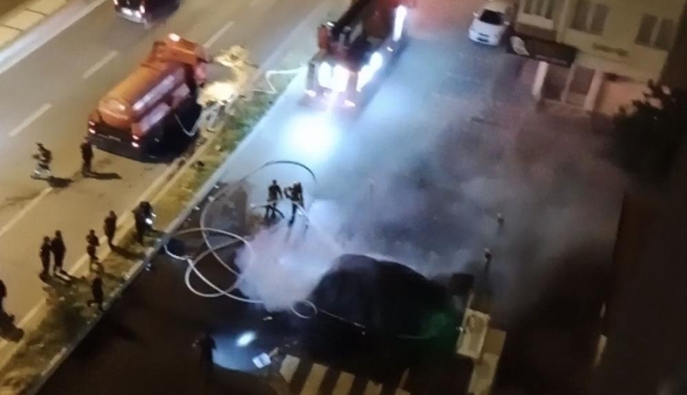 Kayseri’de alev alan elektrikli araç bomba gibi patladı