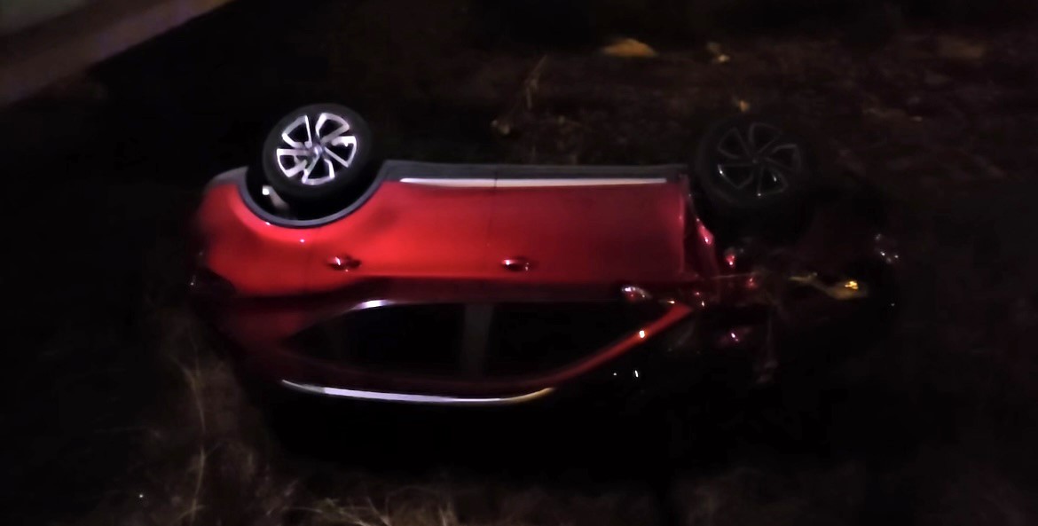 Takla atan otomobilden burnu bile kanamadan çıktı